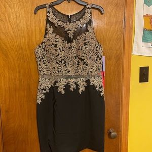 Form fitting size 2x prom/ hoco dress